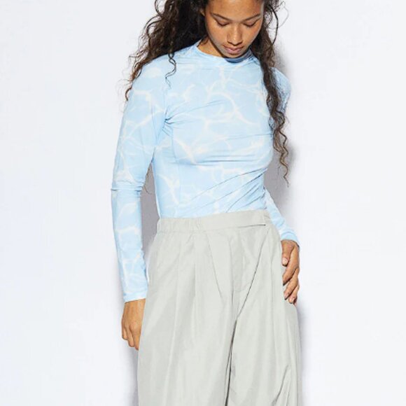 OVAL SQUARE Women's Skye Long Sleeve Blouse Size Medium in Blue Pool - Picture 1 of 7